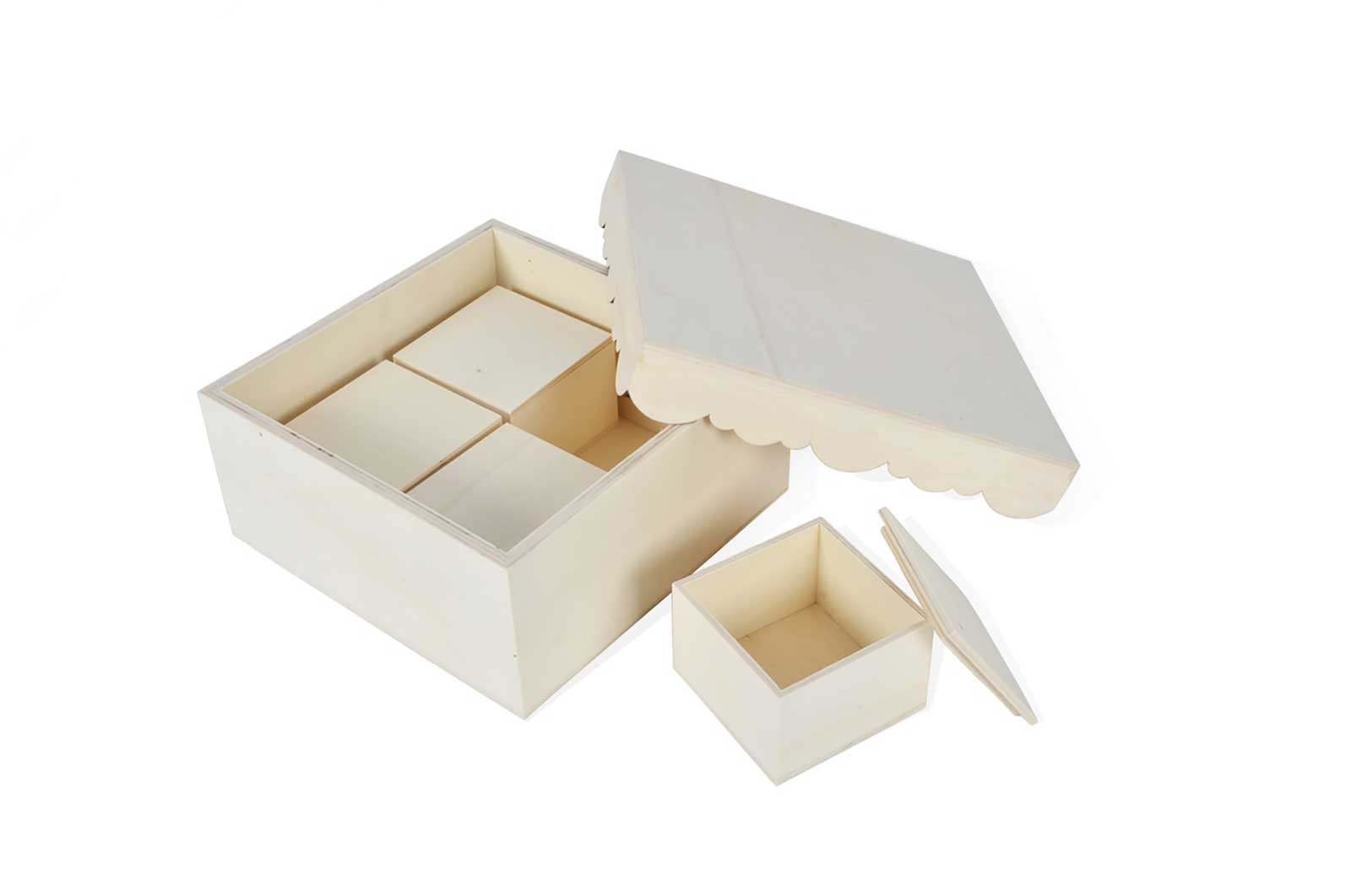 Caja 17X17X8.4Cm Con 4 Cajas De 7X7X5Cm