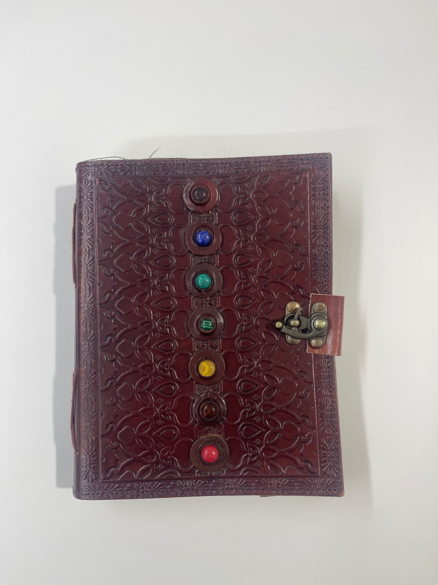 Libro de  Piel con gemas de colores y relieve