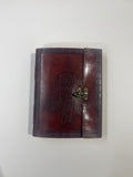 LIbro de piel color marron con relieve atrapasueños