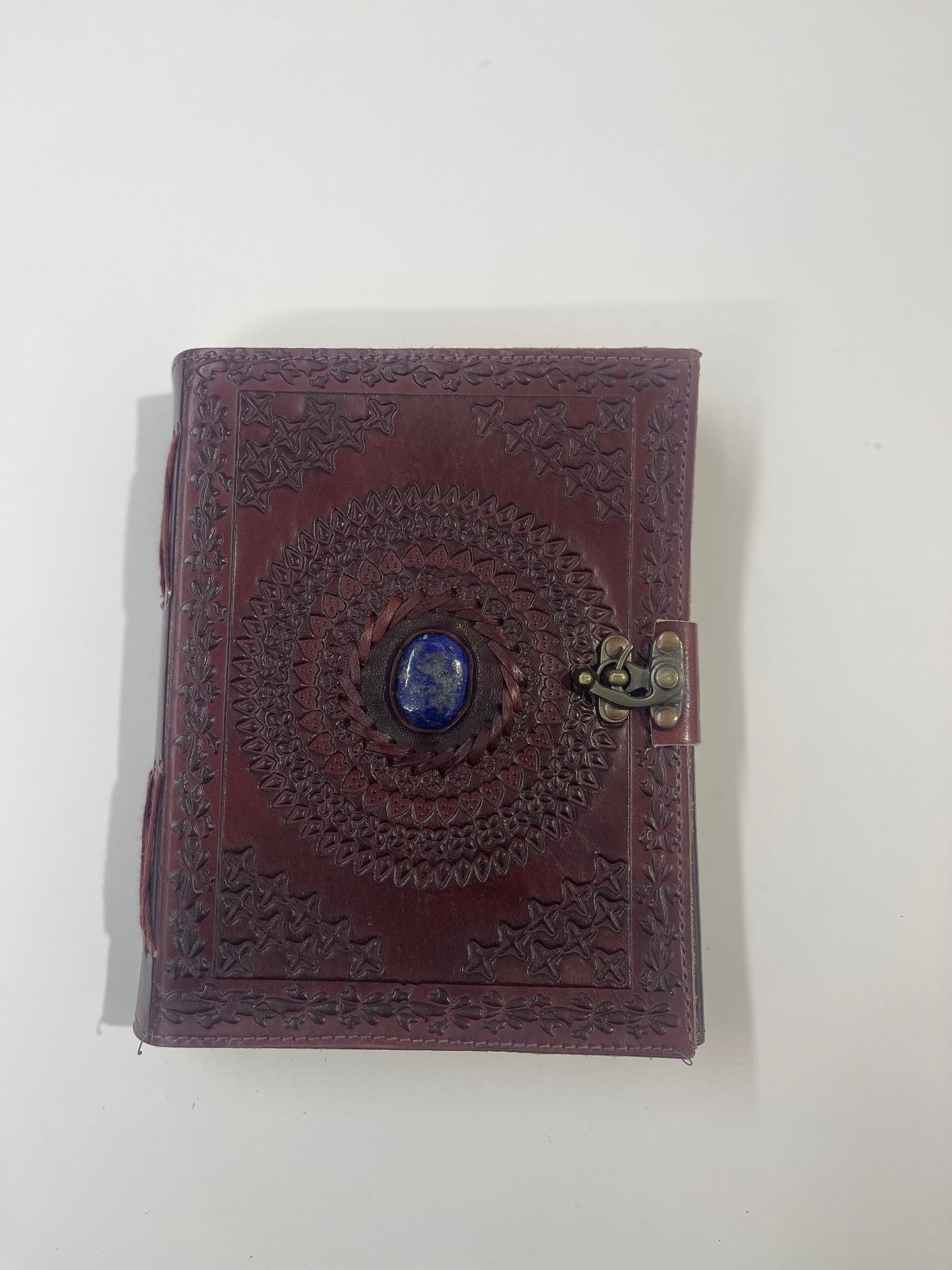 Libro De Piel Color marron con relieve simétrico y gema en azul