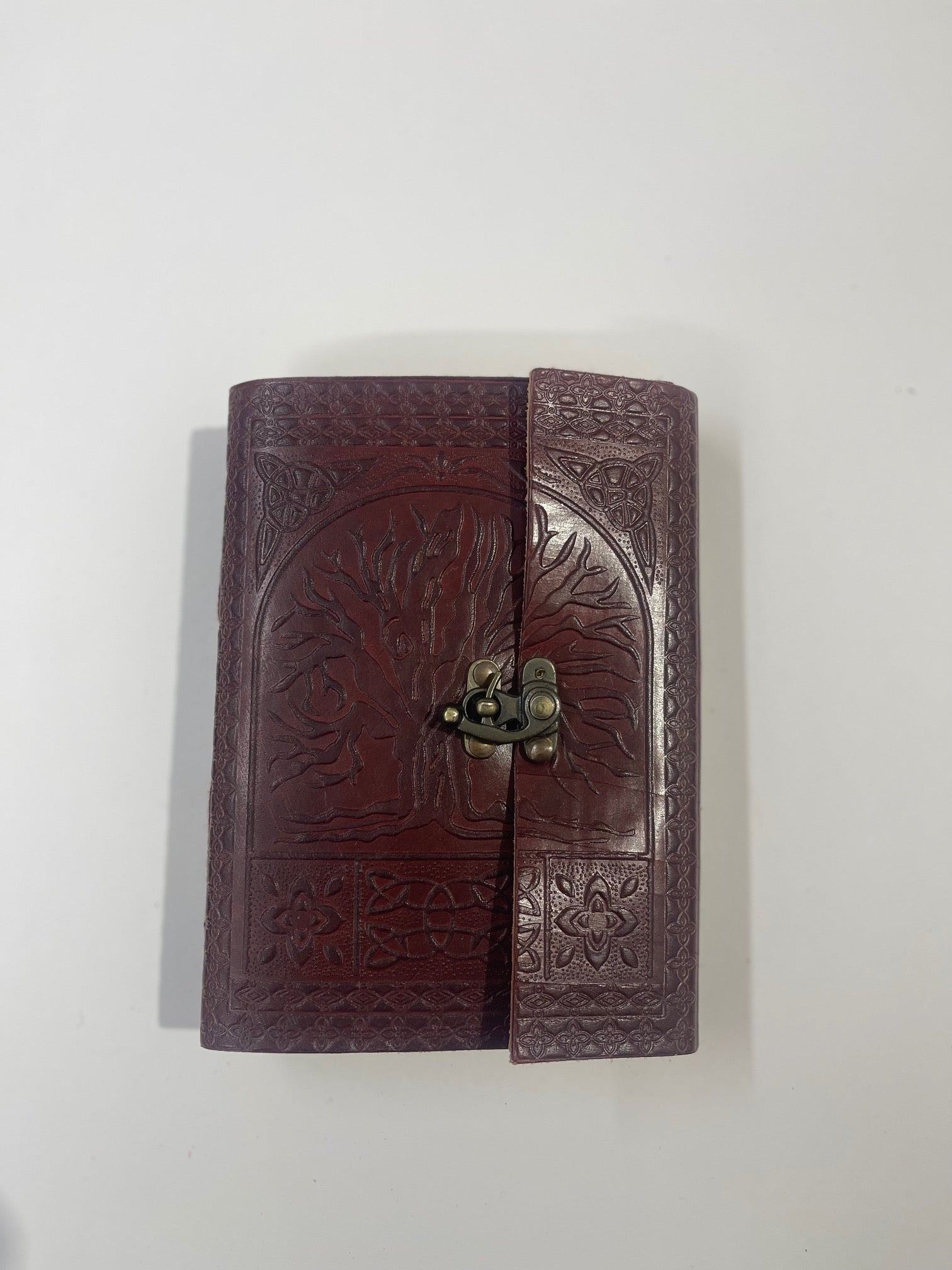 Libro De Piel Color Marron Con Relieve Arbol
