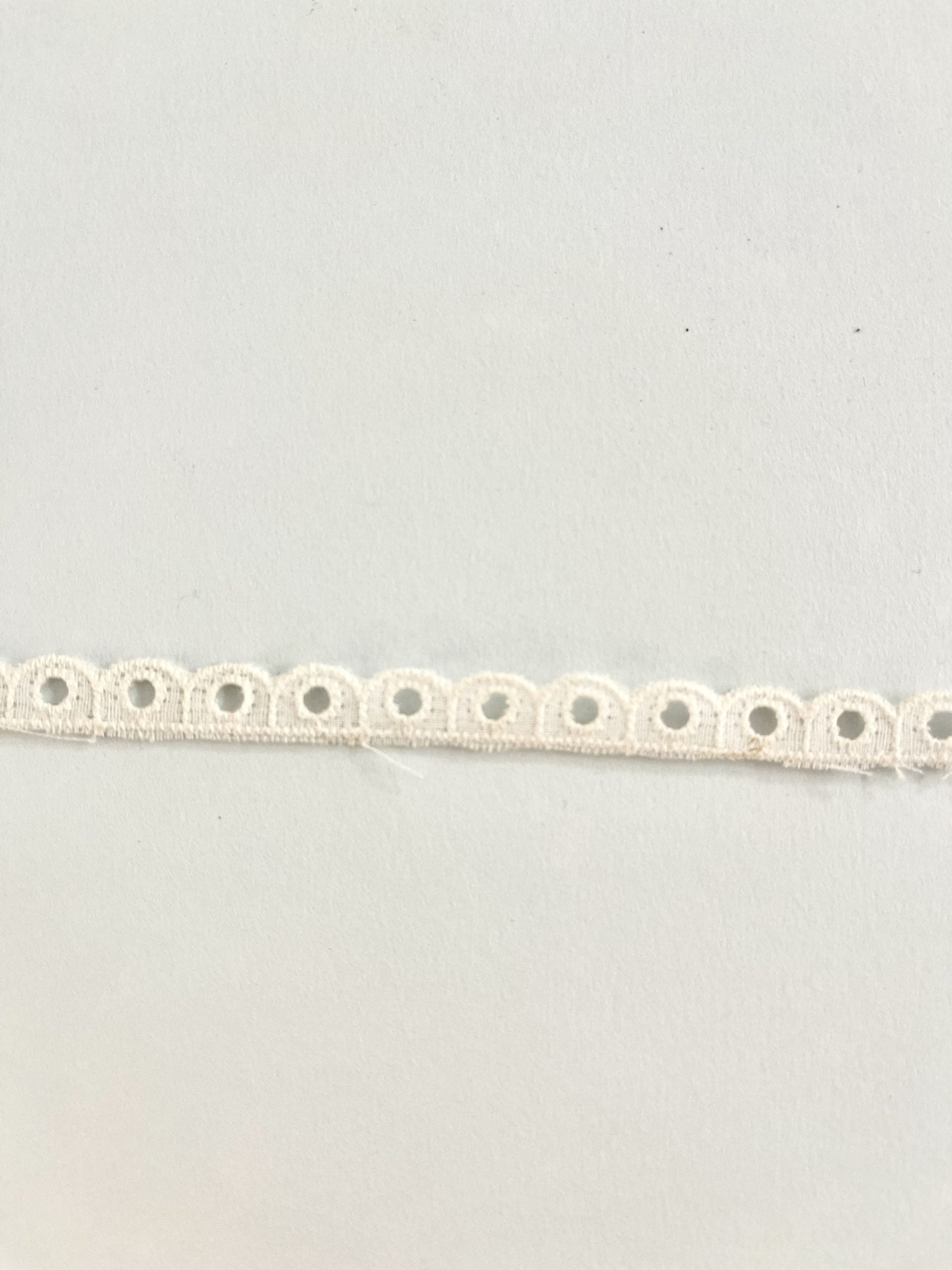 Puntilla Blanca 0’7Cm
