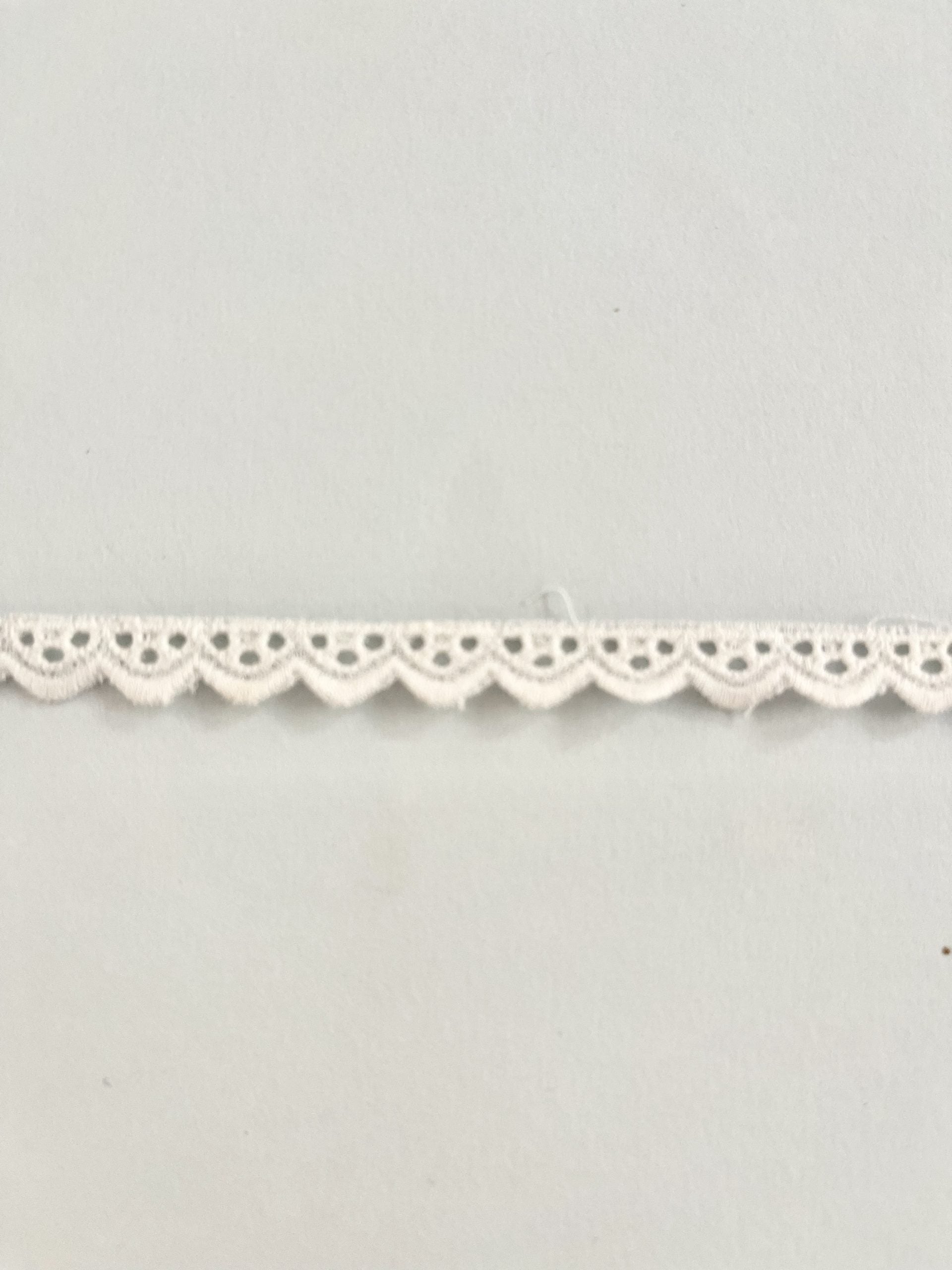 Puntilla Blanca 0,7Cm