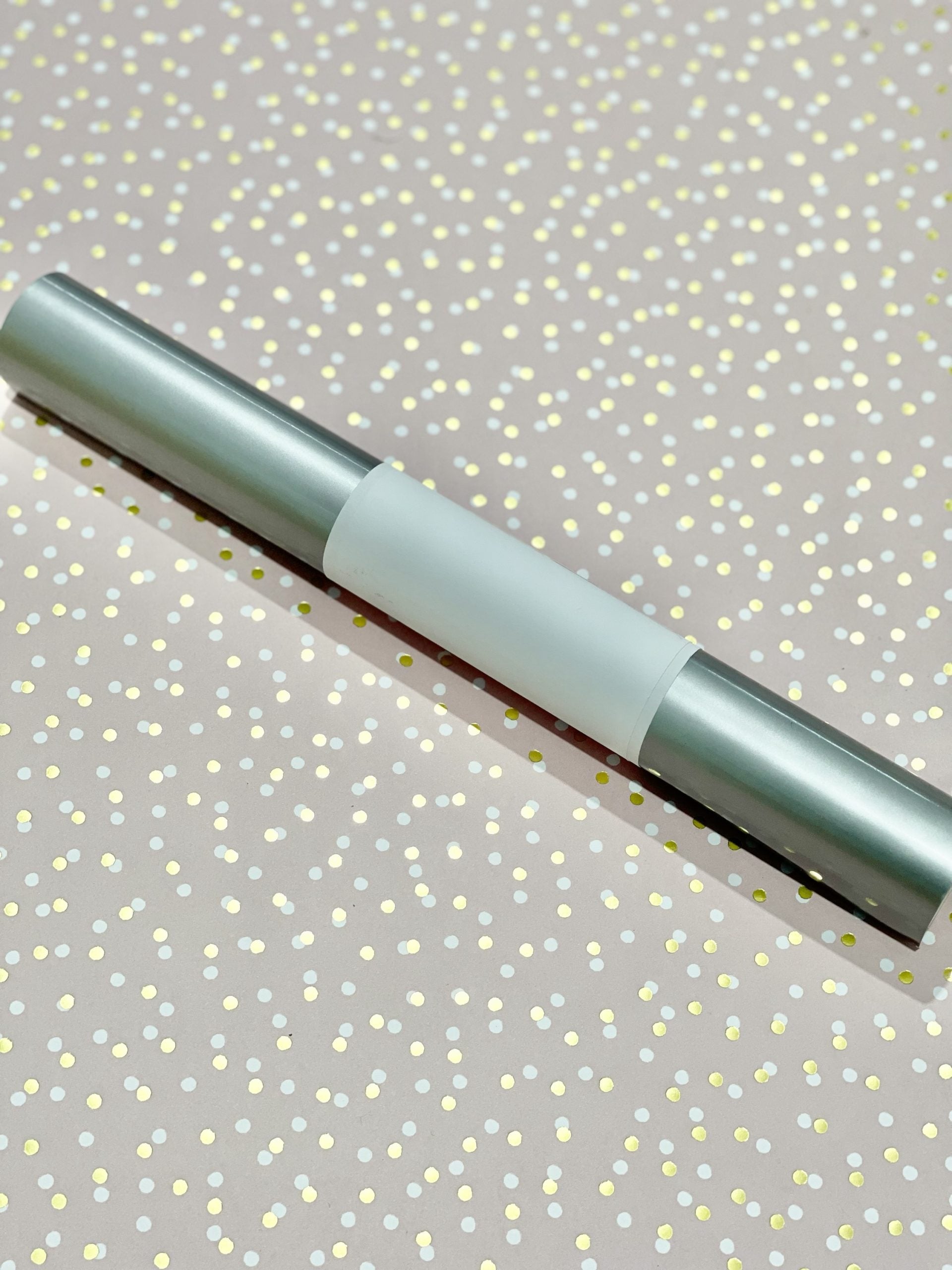 Vinilo Adhesivo Gris Plata Brillo 0,30x0,63Cm