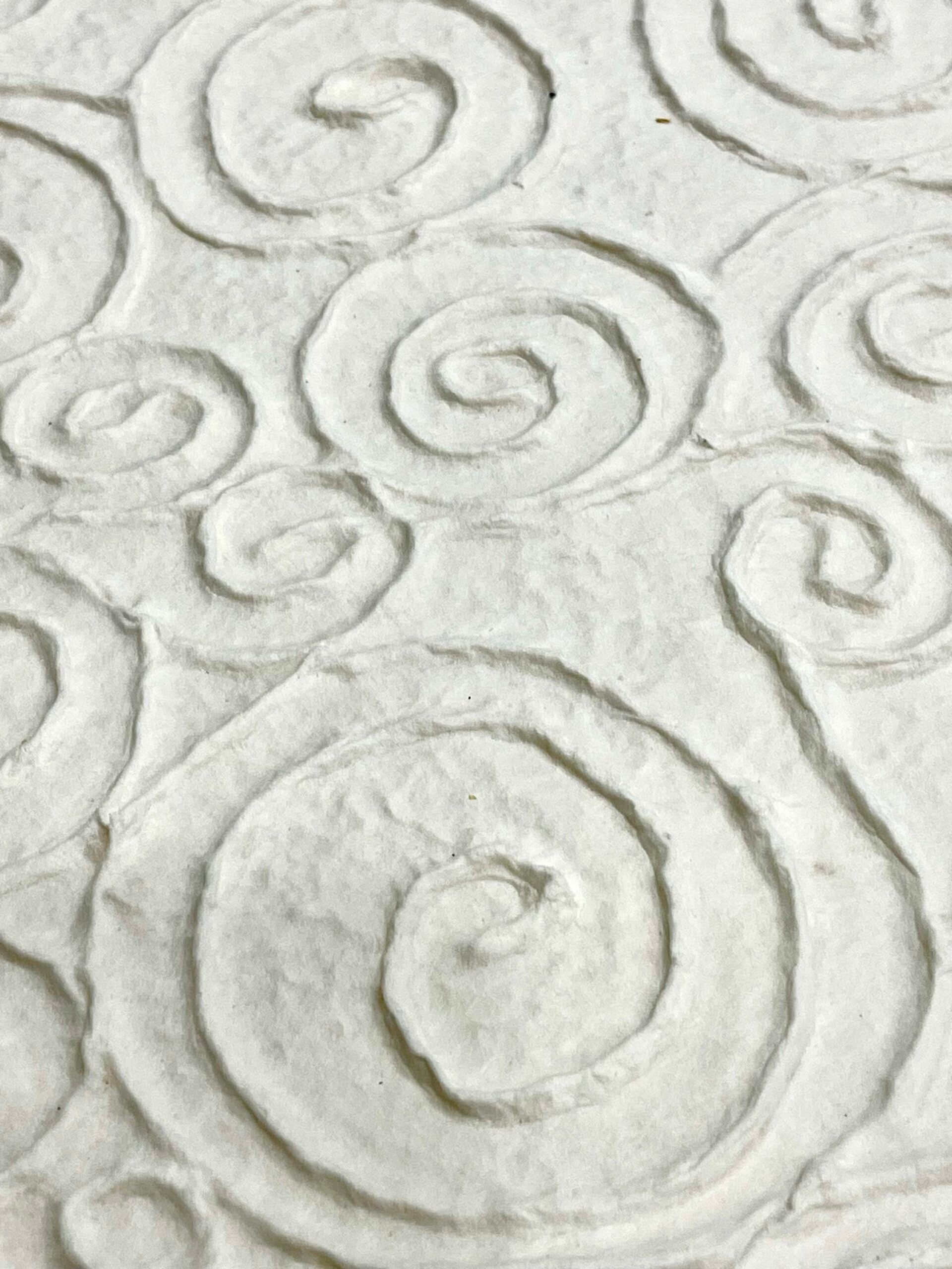 Papel artesanal con círculos en relieve th814 blanco